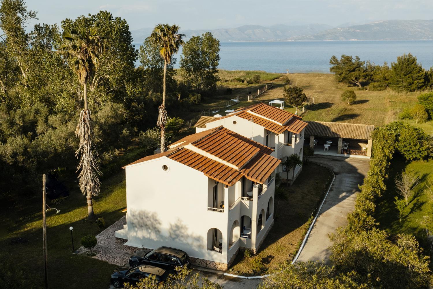 Parakladi Seaside Retreat Apartment Lefkimmi  Bagian luar foto