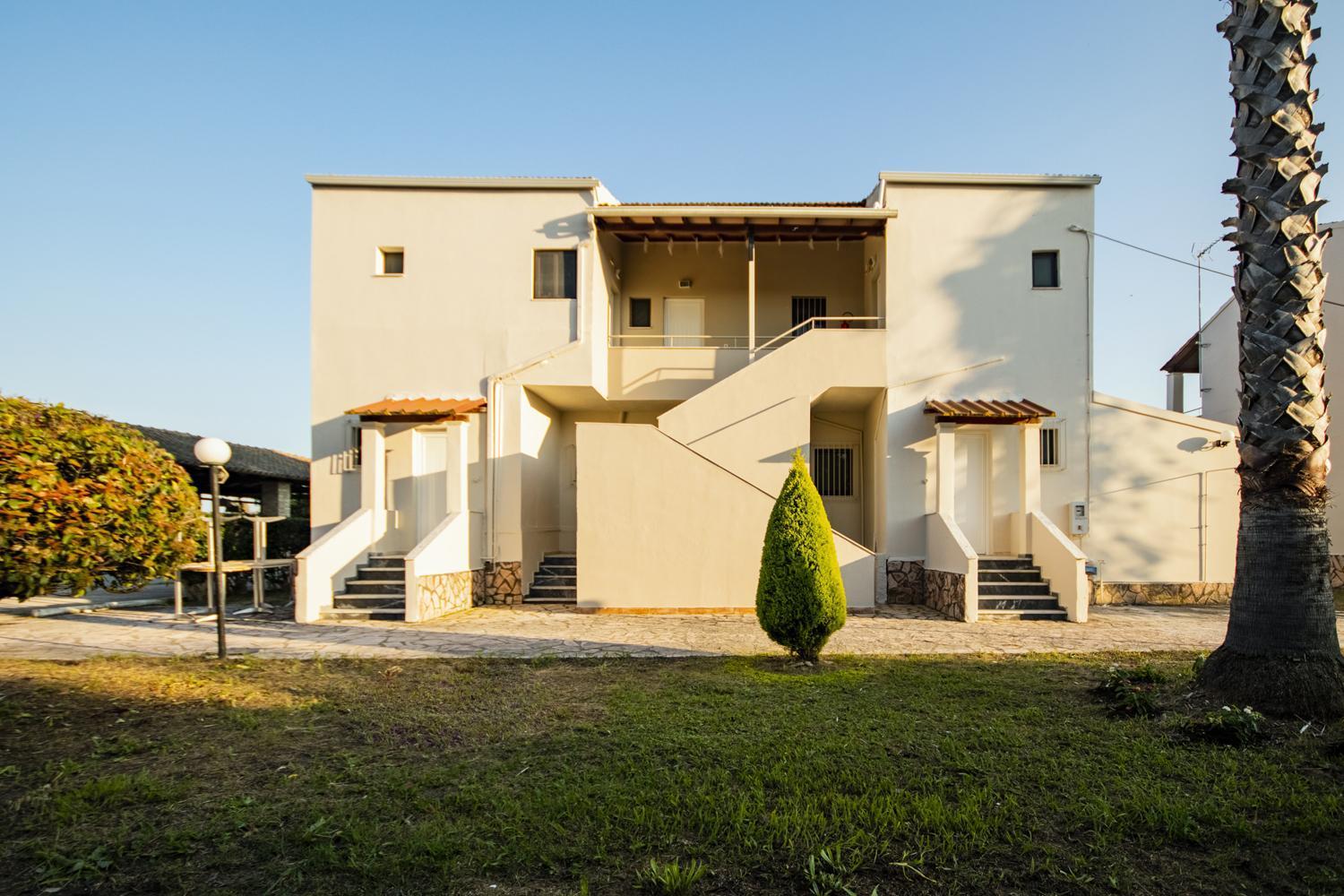 Parakladi Seaside Retreat Apartment Lefkimmi  Bagian luar foto